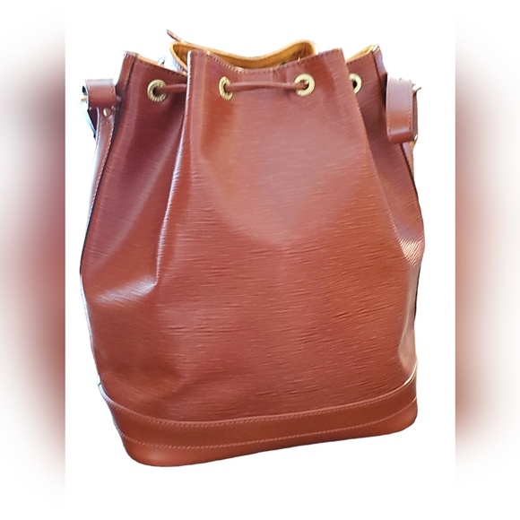 Louis Vuitton Noé EPI Bucket Bag Leather.  C01017 - Picture 3 of 16